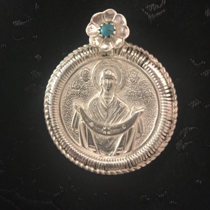 Дукач "Покровва": Срібло, скло. Діаметр медальйону - 3,7 см, вага - 15 г.