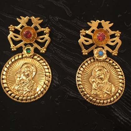 Дукачи слобожанські: Позолота, срібло, скло. Довжина - 6,7 см, вага - 21,5 г.