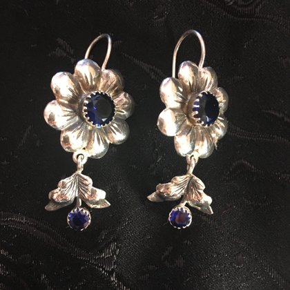 Сережки "Калачики": Срібло, скло. Довжина - 4 см, вага - 8 г. пара.