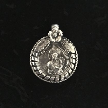 Србний дукач з Божою Матір'ю: Діаметр медальйону - 2,9 см, вага - 9 г